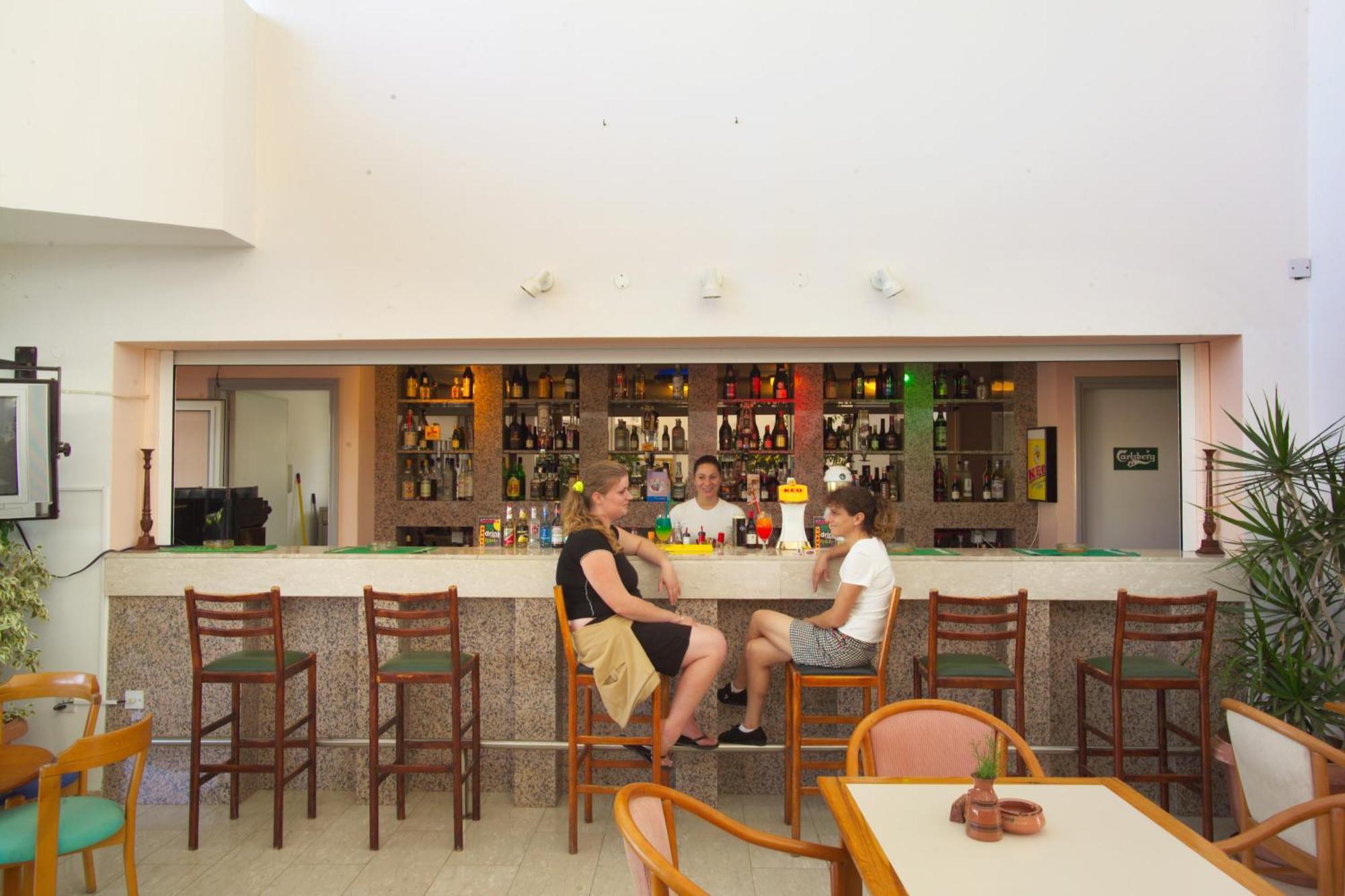Pola Costa Beach Hotel Apts - Adults Only โปรทาราส ภายนอก รูปภาพ